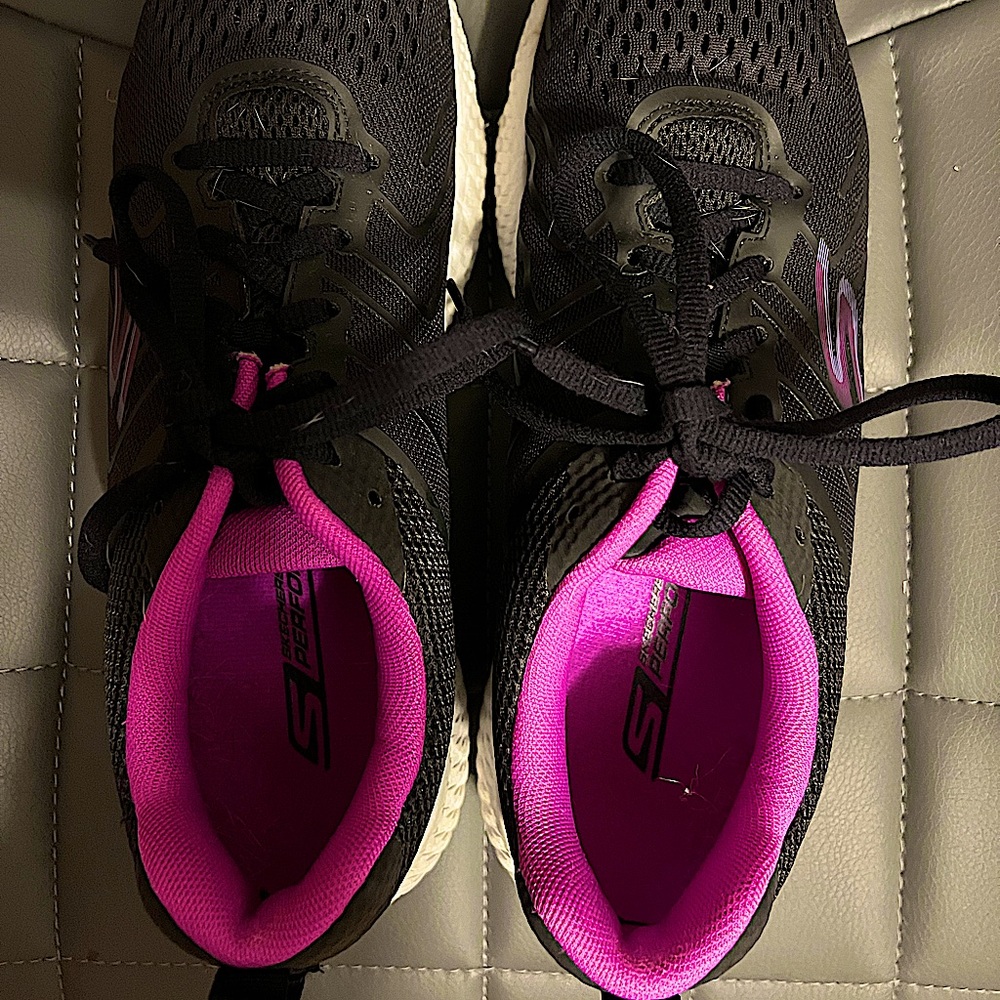 Sketches Tennis Shoes (Black and purple)